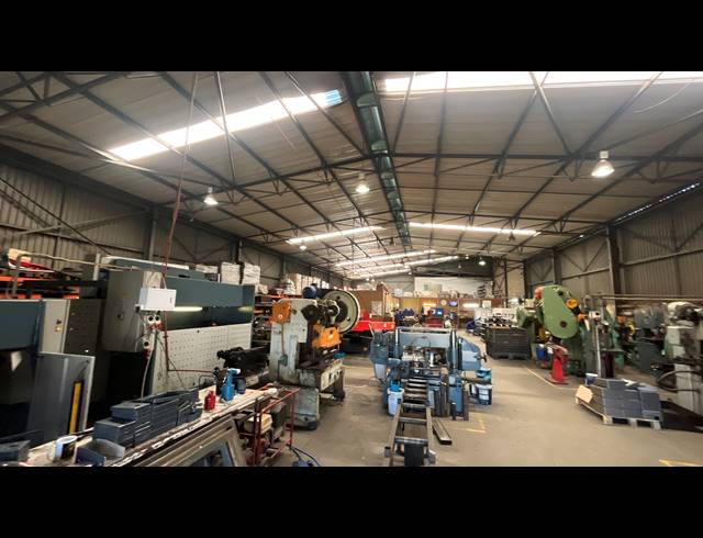 1,535M² WAREHOUSE TO LET IN SPARTAN